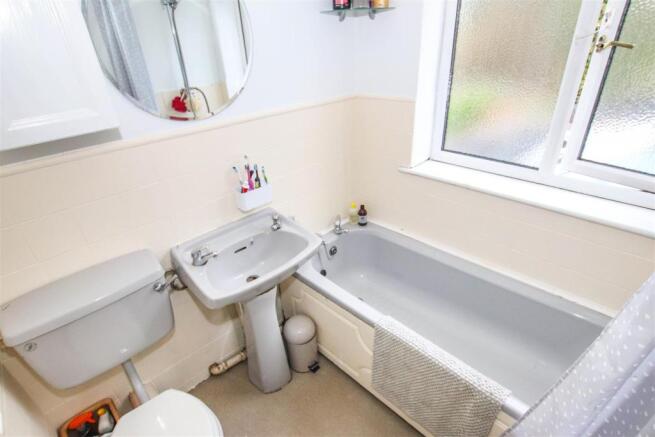 FIRST FLOOR BATHROOM