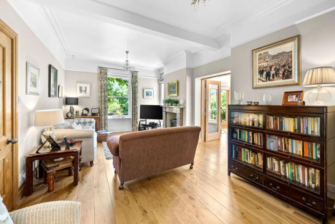 5 bed Detached for sale Image 5