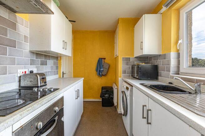 13 Gun Knowe Bank, Tweedbank, TD1 3SE photo 4
