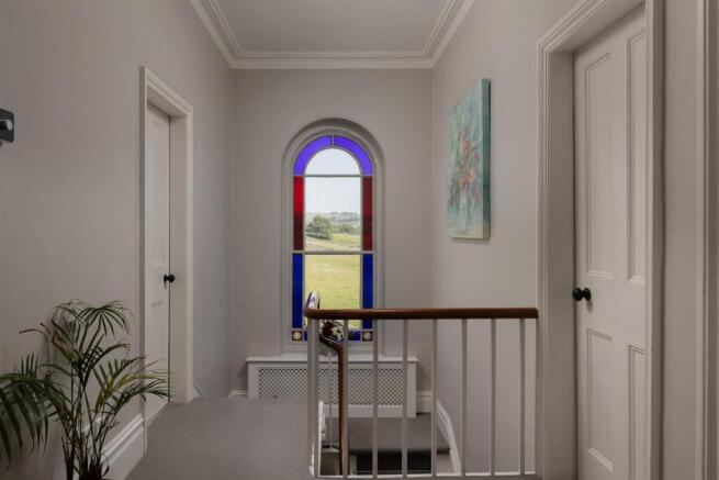 4 bed House for sale Image 10