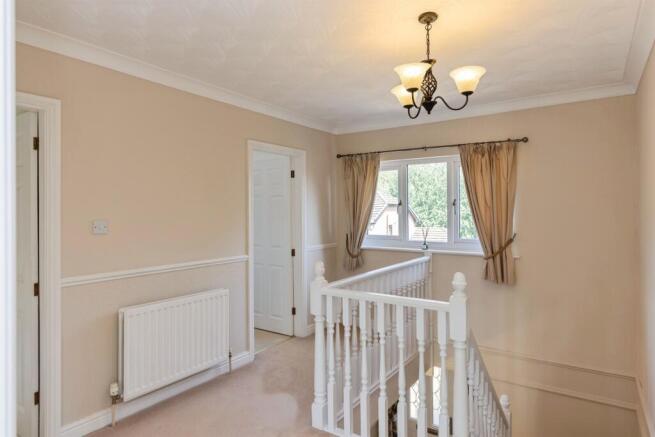 4 bed Detached for sale Image 10