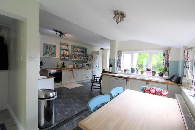 Kitchen Breakfast Room.JPG