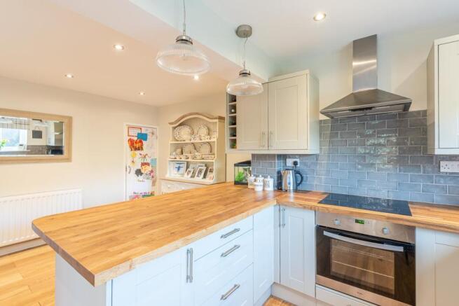 OPEN PLAN KITCHEN/DINING AREA