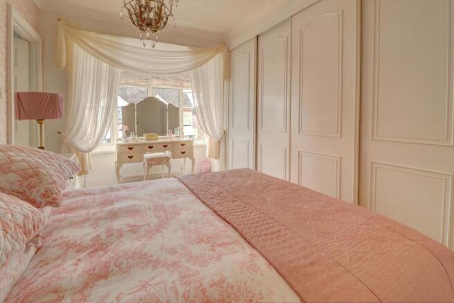 Bedroom 1.jpg