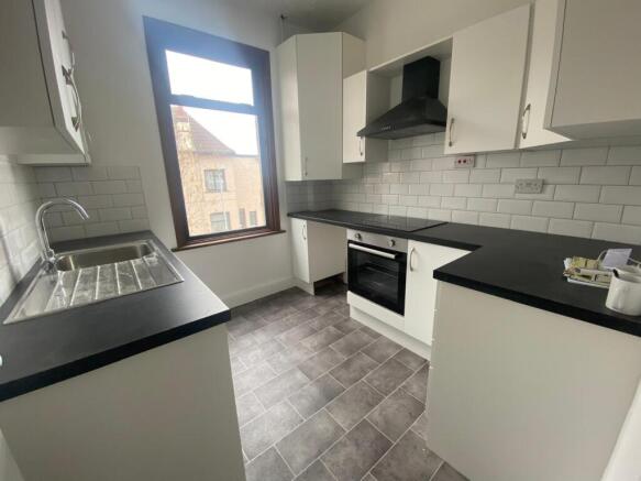 Top Floor 2 Bedroom Flat with Terrace