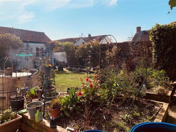 garden 1.jpg