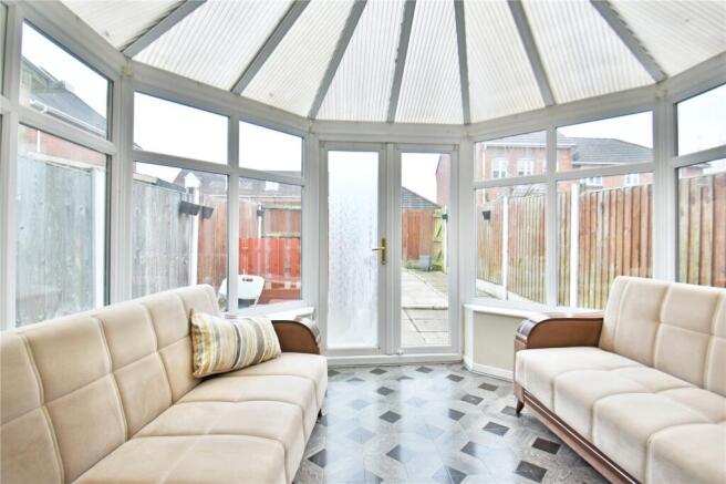 Cromwell Avenue, Denton, Tameside, SK5 photo 4