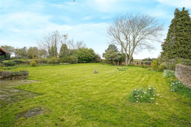5 bed Detached for sale Image 4