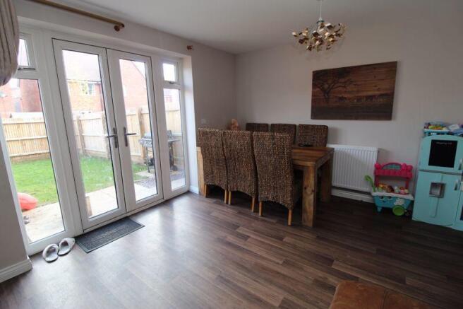 Lounge/Dining ...