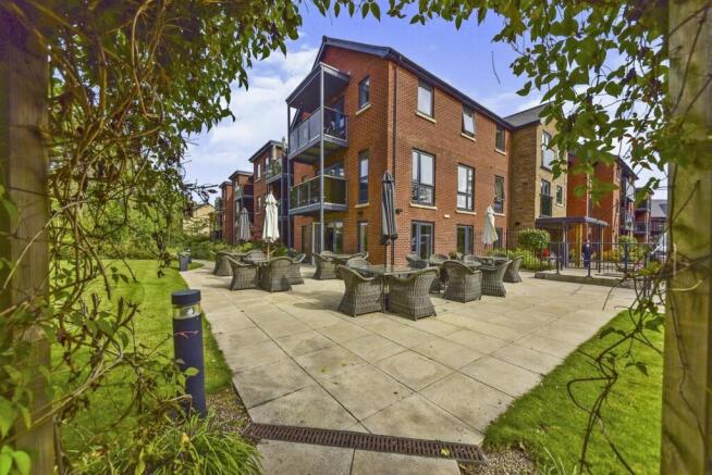 2-bed flat on Lonsdale Park, Barleythorpe Road, Oakham, Rutland, £320,000