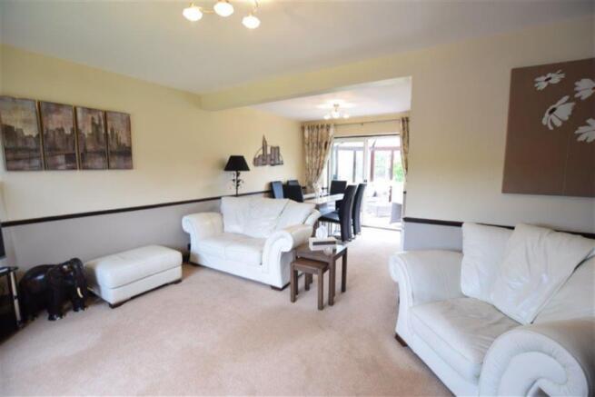 LIVING/DINING ROOM