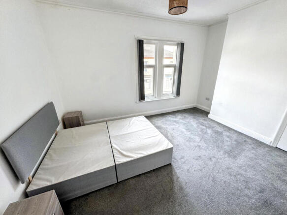 2 bed Terraced to rent Image 8