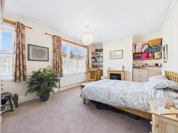 5 bed Terraced for sale Image 5