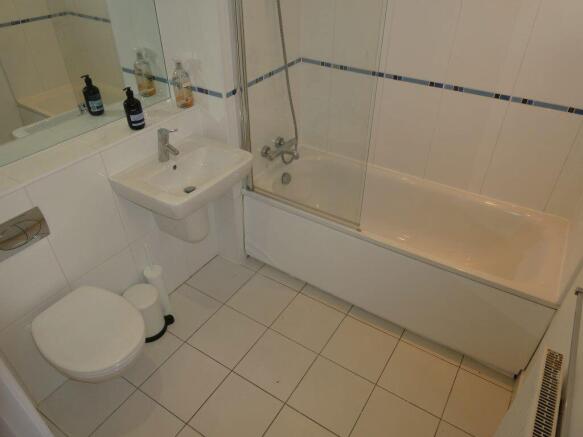 2 bed Apartment to rent Image 12