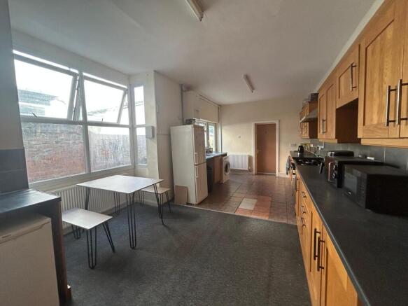 1 bed House Share to rent Image 6