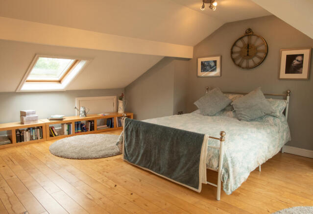 top floor bedroom 4