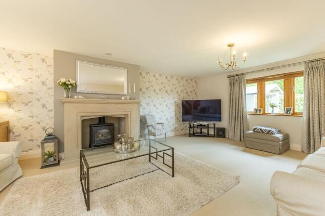 5 bed Detached for sale Image 7