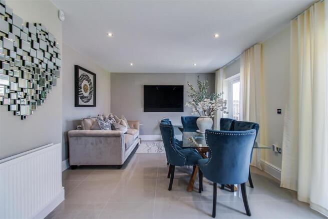 5 bed Detached for sale Image 6