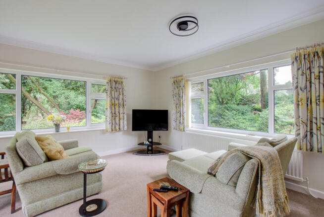5 WILLOW CLOSE-10