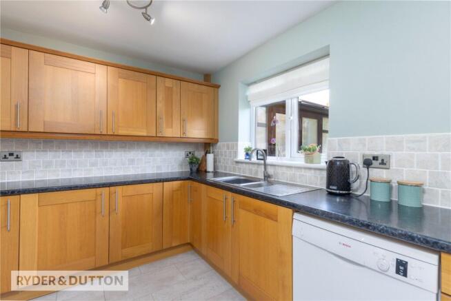 4 bed Detached for sale Image 12