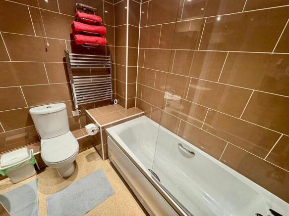 2 bed Flat for sale Image 11