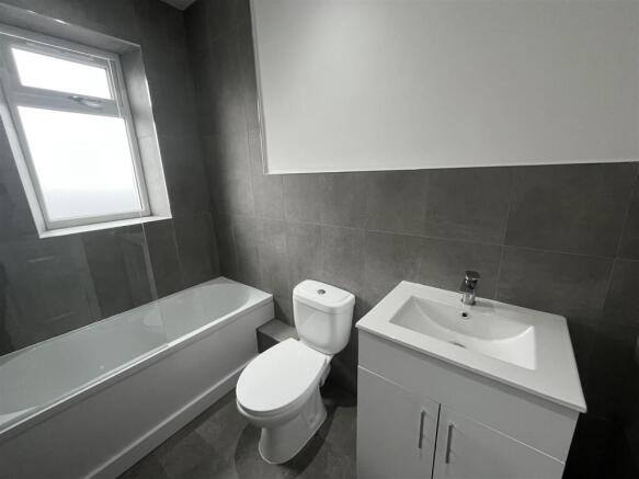 3 bed Terraced to rent Image 9