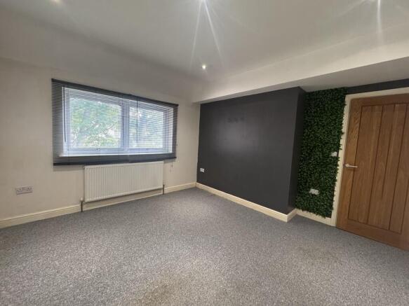 2 bed Flat to rent Image 5