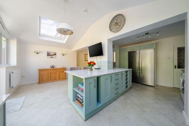 Caterham Drive, Coulsdon, CR5 photo 4