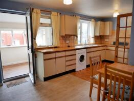 1, Carpenters Close, Calne SN11 9ER