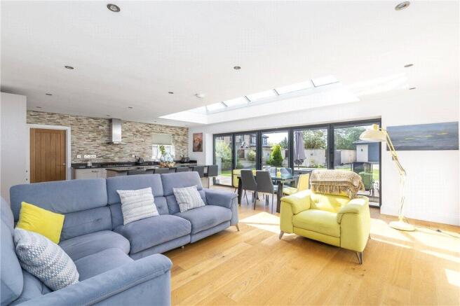 5 bed Detached for sale Image 6
