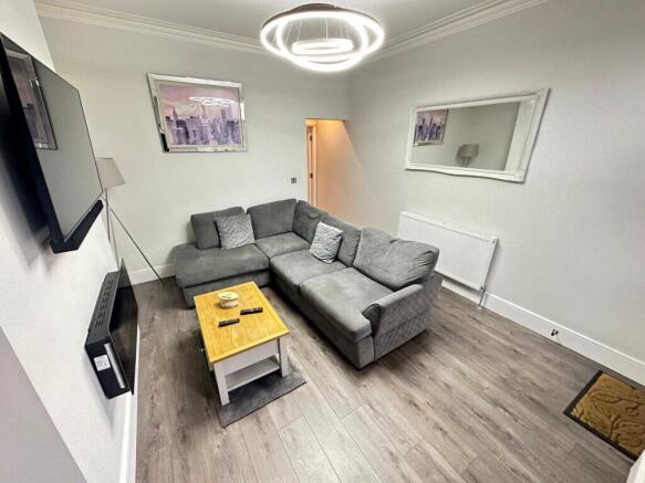 1 bed House Share to rent Image 4