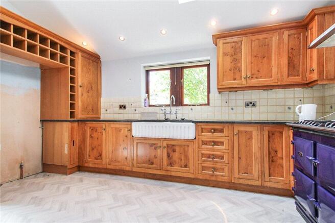 5 bed Detached for sale Image 7