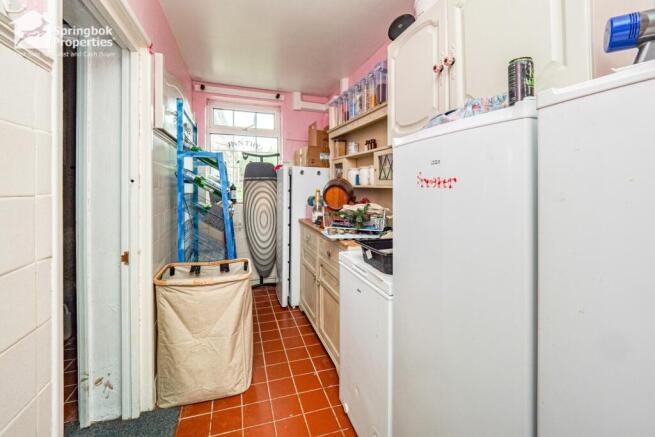 5 bed Detached for sale Image 10