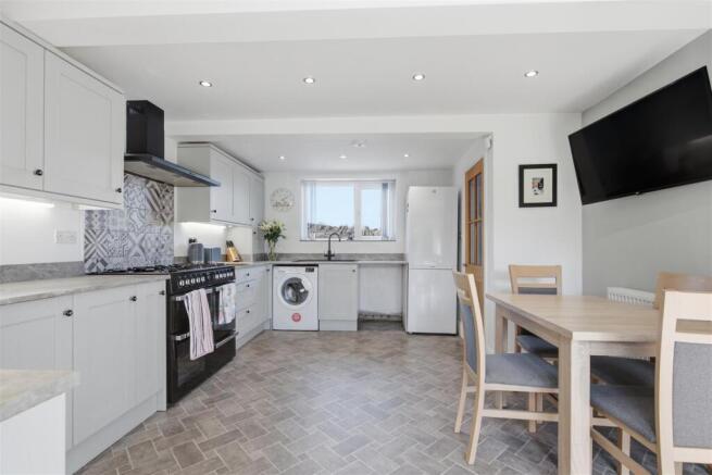 3 bed Semi-Detached for sale Image 5