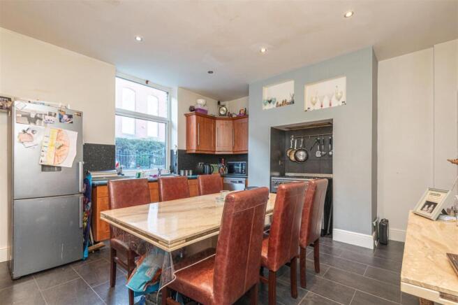 4 bed Terraced for sale Image 4