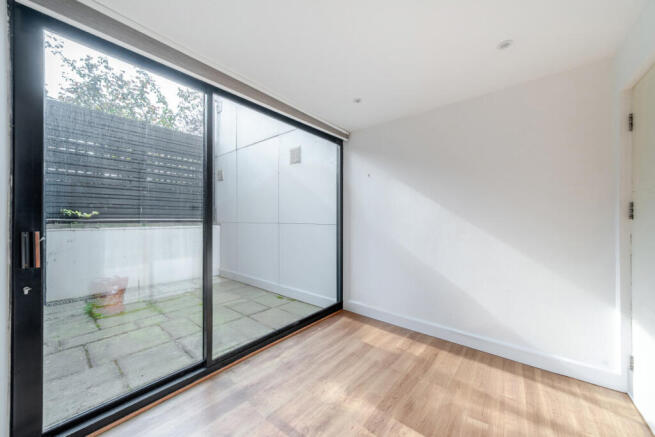 1433141-3-69c1148...