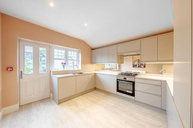 2 bed Flat for sale Image 5