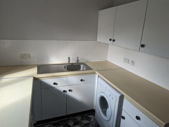 Kitchen2.jpg