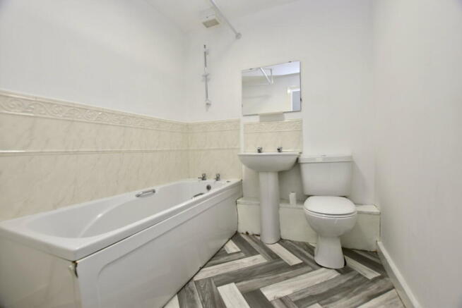 2 bed Ground Flat for sale Image 6