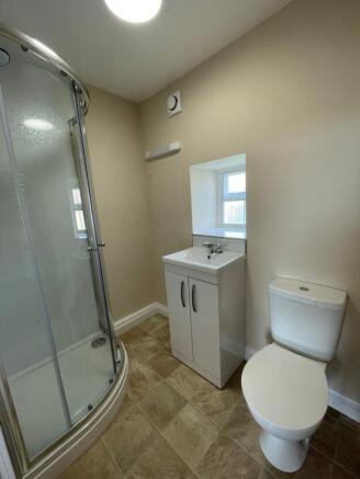 4 bed Detached to rent Image 8