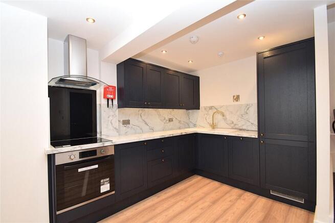 2 bed Maisonette to rent Image 6