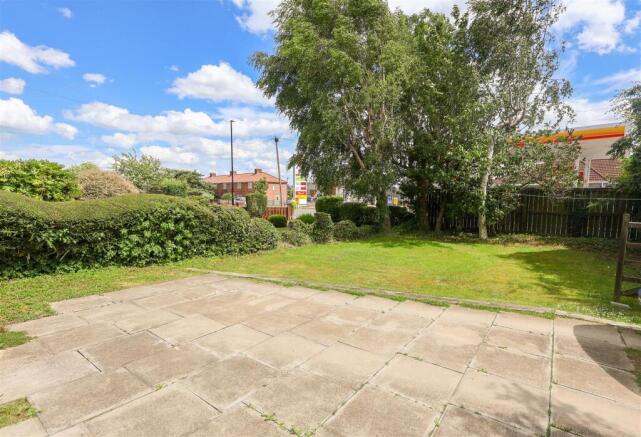 2 bed Apartment to rent Image 11