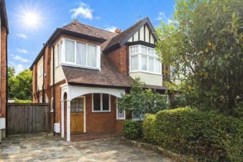 Lyndhurst Avenue, Mill Hill, NW7