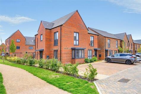 Aspen Crescent, Houghton Regis, Dunstable, Bedfordshire, LU5