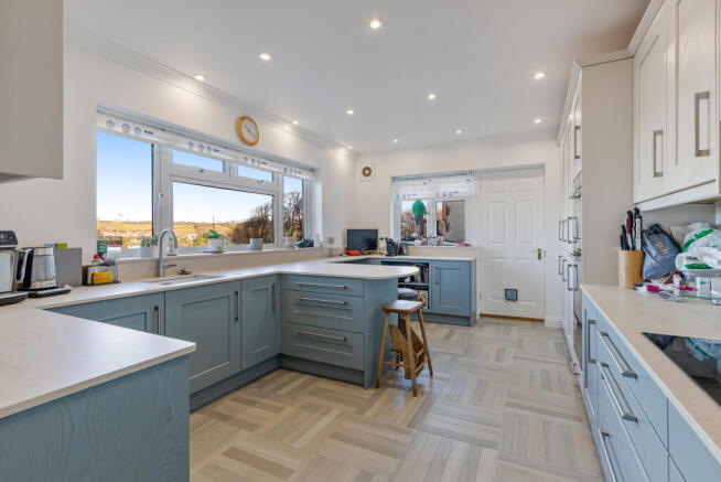 A12 - Noss Mayo, Stoke Road, Westonhay - 251210