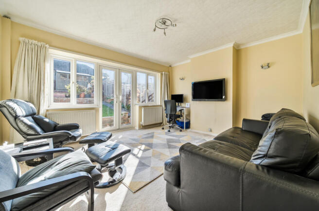 1371238-8-68fb5e3...