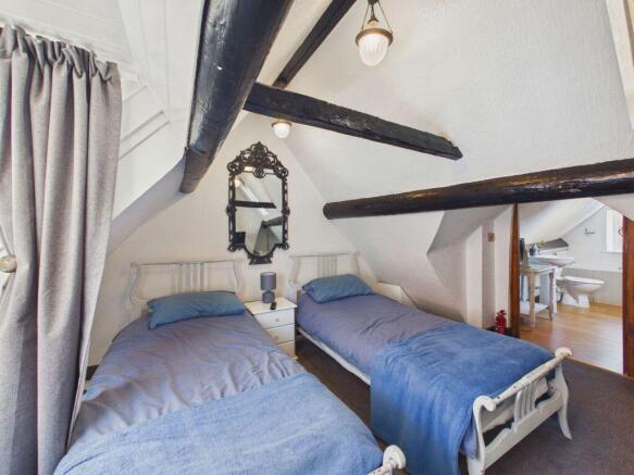 4 bed Cottage for sale Image 11