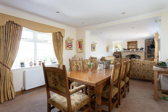 4 bed Detached for sale Image 7