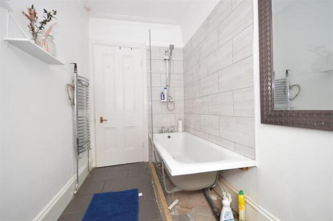 4 bed Detached for sale Image 9