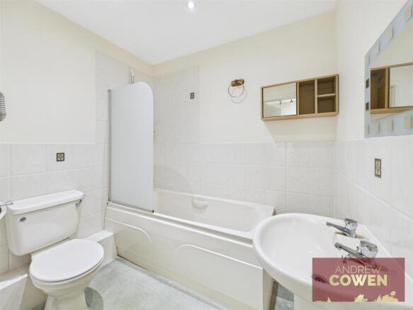 2 bed Flat for sale Image 9